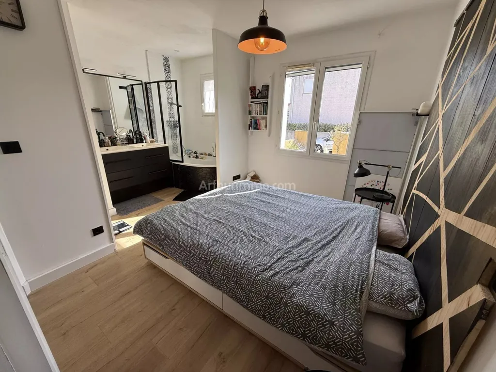 Bedrooms - Villa with Garden near Nébian