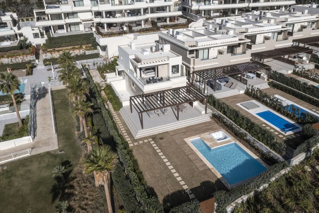 Õhuvaade - Beachfront Villa with Pool in Estepona