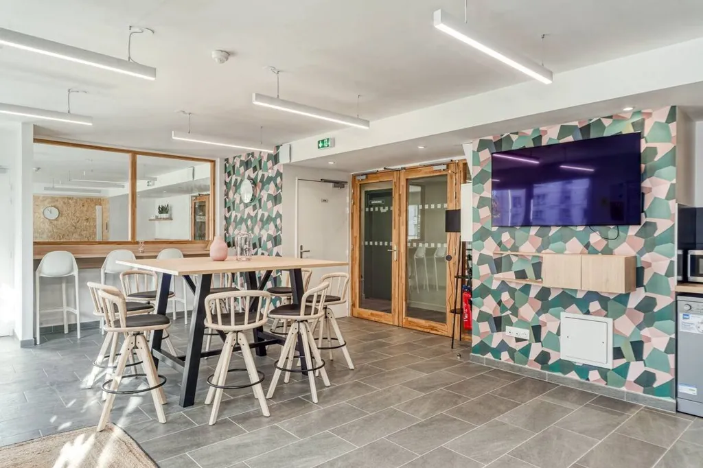 Toad - 18m² Studio with High-Speed Internet in Student Residence