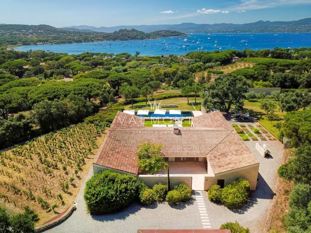 Vue aérienne - Villa Luxueuse avec Vue Mer à Saint-Tropez