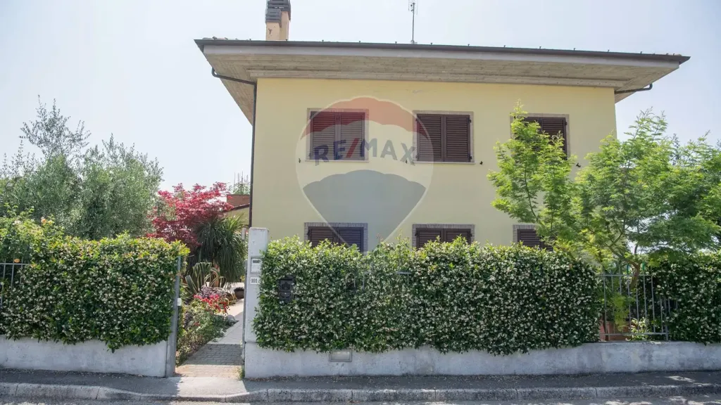 Exterior - Independent House with Private Garden in Ostra