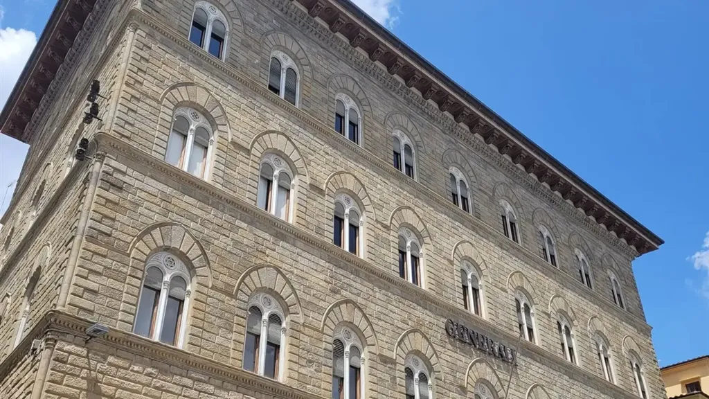 Restored 2-Bedroom in Florence
