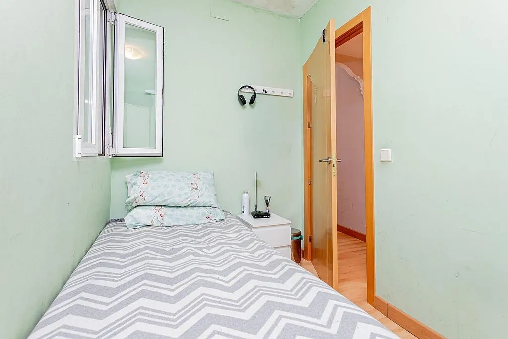 Chambres - Apartment with Balcony near Atocha, Madrid