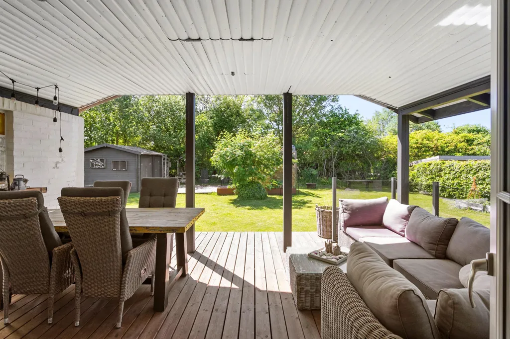 Terrasse - Summerhouse with Garden in Bogense