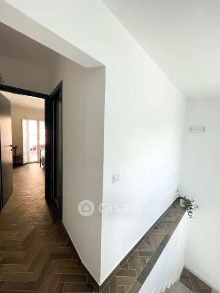 Entrée - Rear-Adjoining Villa with Balcony in Calitri
