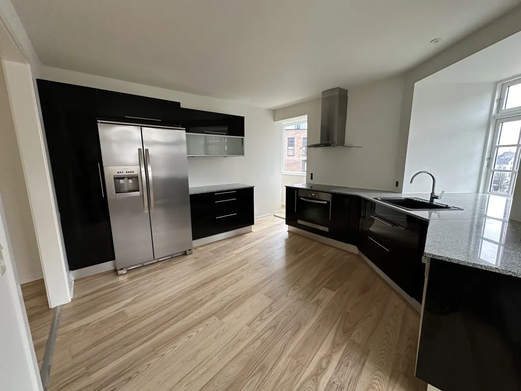 Köök - 3-Bedroom Apartment with Spacious Bath in Odense C