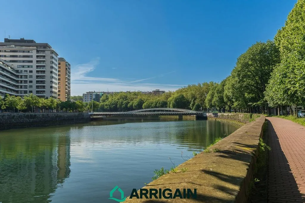 5-Bedroom Flat with River Views in San Sebastián