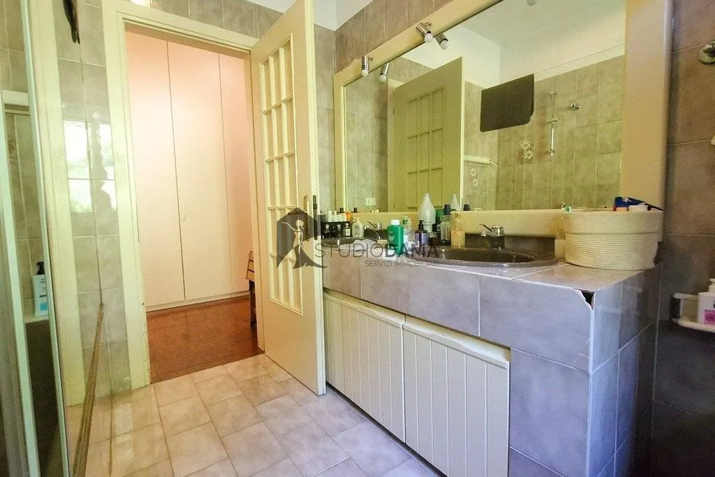 Bagni - Villa with Extensive Land in Collebeato