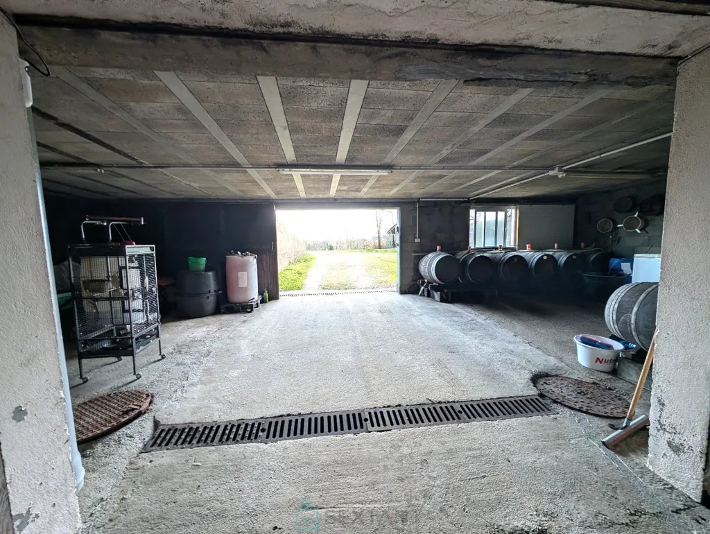 Garage - Maison avec Terrain et Bâtiments Annexes à Baud