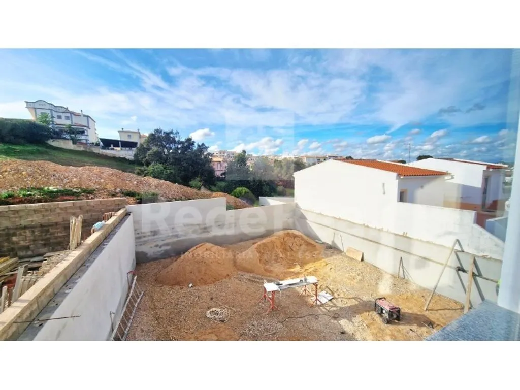 Aed - Luxury Semi-Detached House with Solar Panels in Algoz