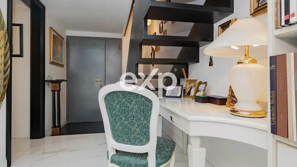Bureau - Loft with Balcony in Milan's Ponte Nuovo