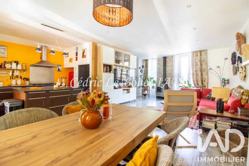 Dining Room - Family House with Pool in Saint-Leu-La-Forêt