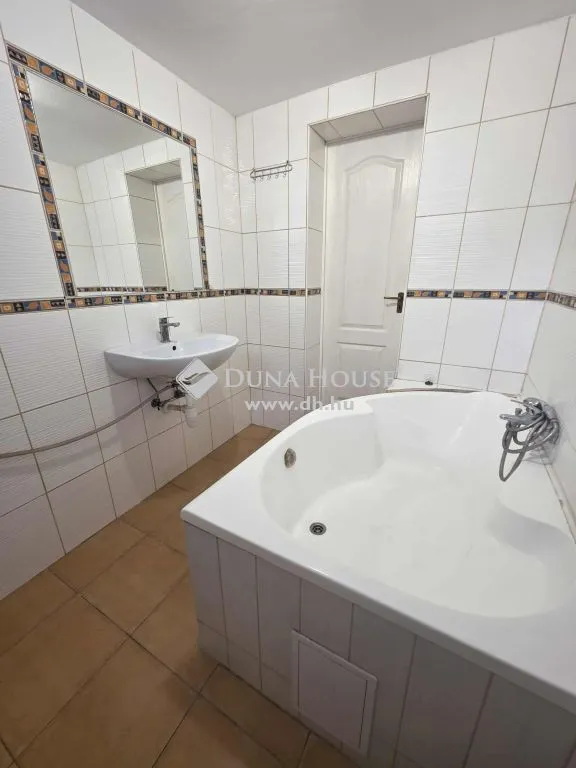 Bagni - 4-Bedroom Apartment with Garden in Pécs