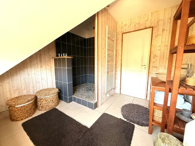 Salles de bain - Maison Traditionnelle avec Piscine à 16 km de Dieppe