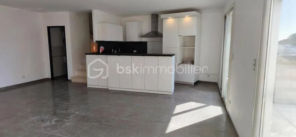 Cucina - Renovated Triplex with Terraces in Nîmes