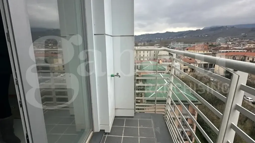 Balcon - Modern Apartment with Balcony in Avellino
