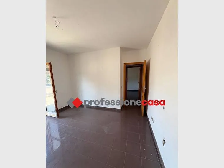 Stanze - Appartamento con doppia esposizione e terrazzo a Pomezia