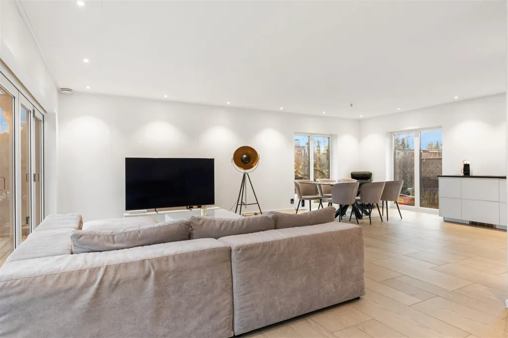 Elutuba - Extensively Renovated Villa with Pool in Central Location