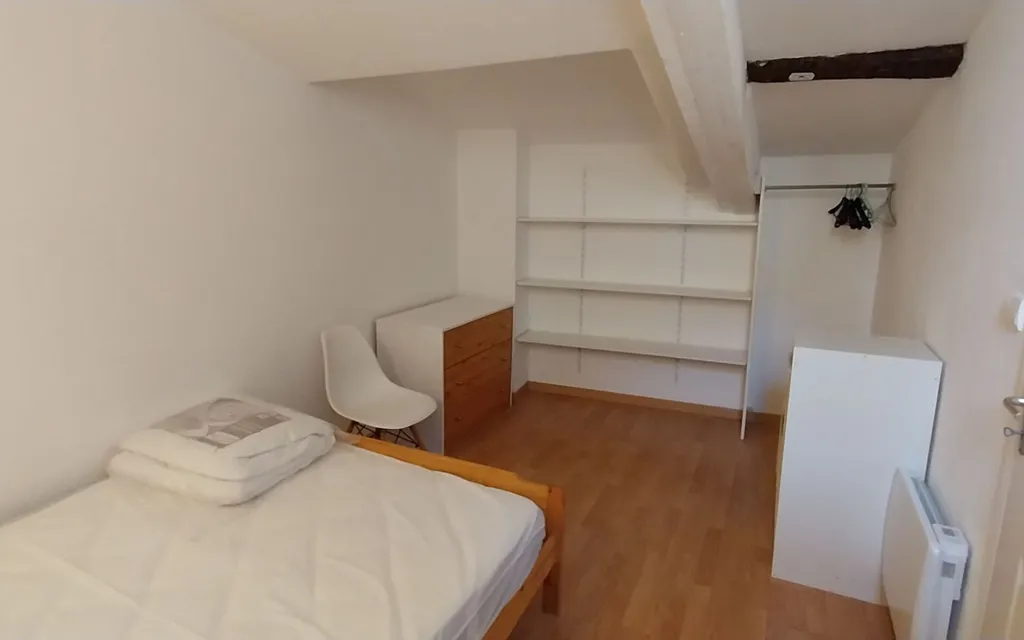 Chambres - Appartement Meublé T2 au Centre de Béziers