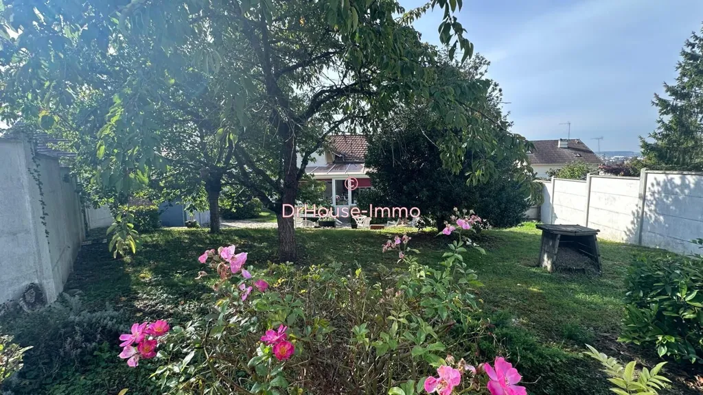 Aed - House with Garden in Limay