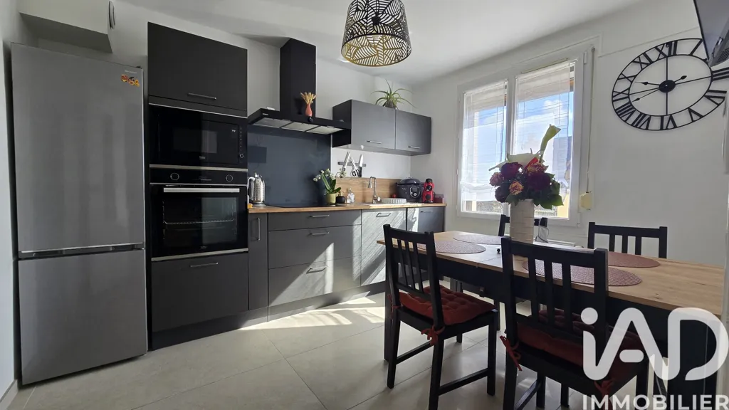Köök - Renovated House with Garden in Blacy