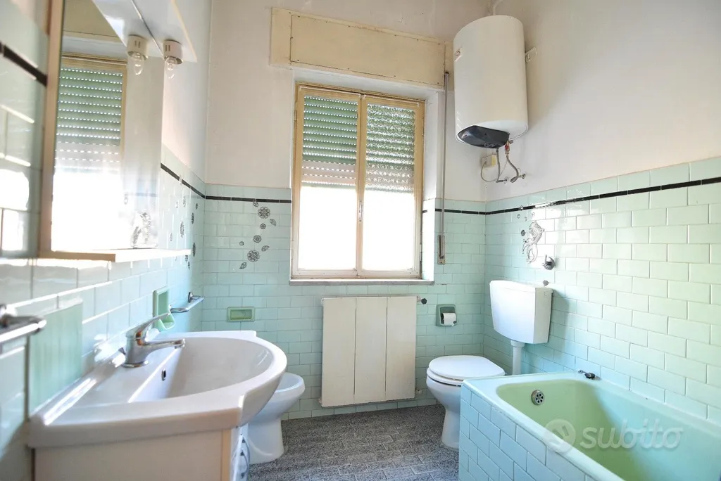 Salles de bain - Spacious First-Floor Apartment in Sertinu, Macomer