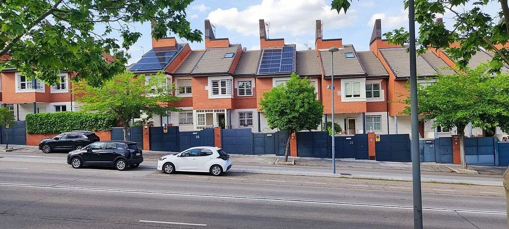 Välivaade - Terraced House with Pool in Miramadrid