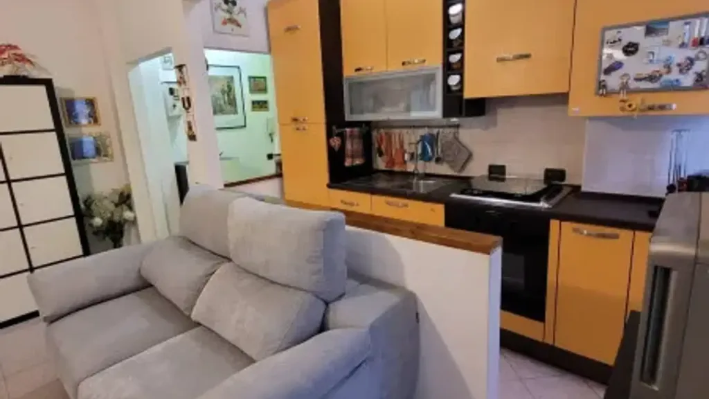 Cuisine - Rusticated Two-Bedroom Apartment in Quinto Romano, Milan