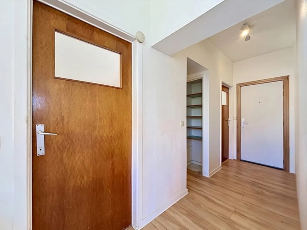 Esik - 2-Bedroom Apartment in Auderghem