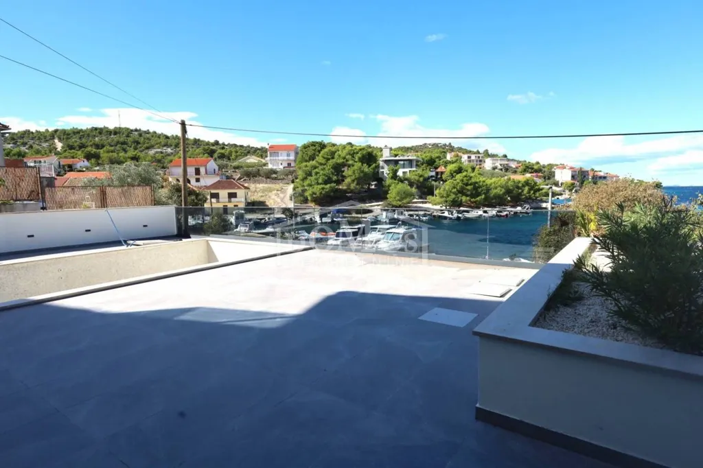 Terrasse - Modern Villa with Sea View in Rogoznica