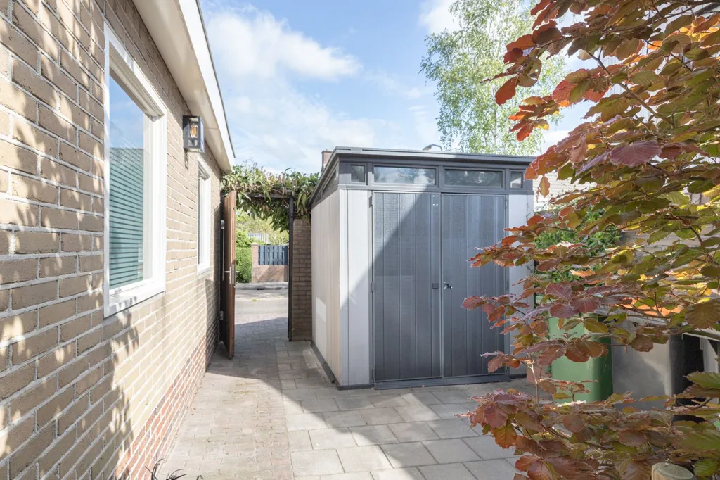 Aed - Half Duplex with Solar Panels in Central Location