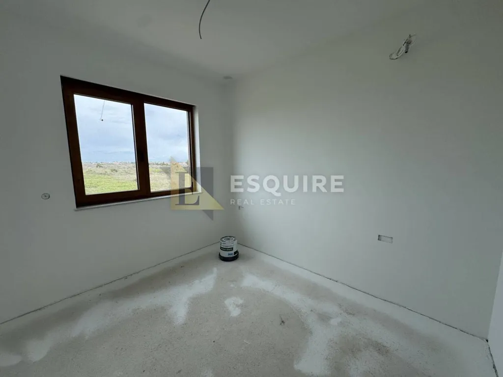 Pièces - Luxury Penthouse with Sea View in Nin
