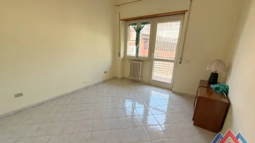 Pièces - Three-Bedroom Apartment with Balcony in Sora