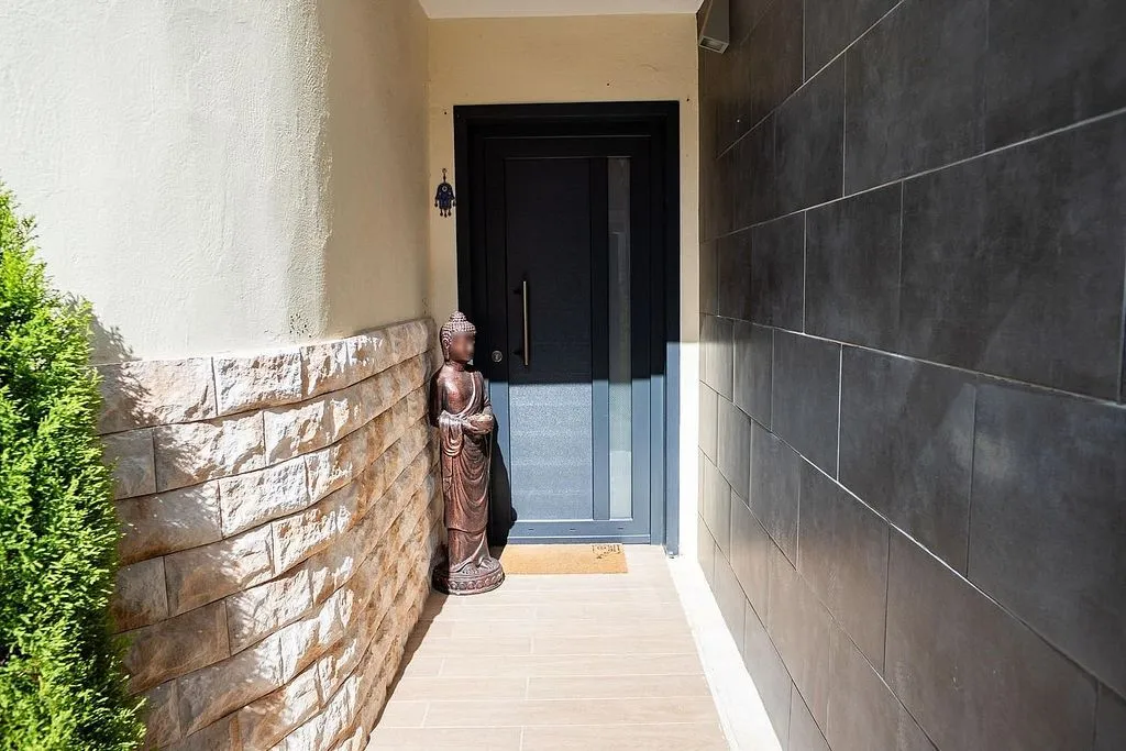 Entrée - Reformed Semi-detached House with Terrace in Ingenio