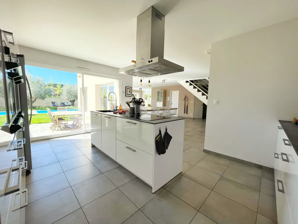 Cuisine - Villa Contemporaine avec Piscine au Calme