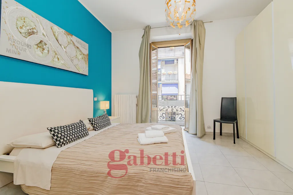 Camere da letto - Appartamento con terrazzino in stabile d'epoca a Milano