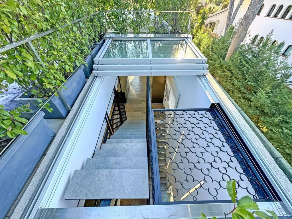 Rooms - 1950s Villa with Sea View in Cap d'Antibes