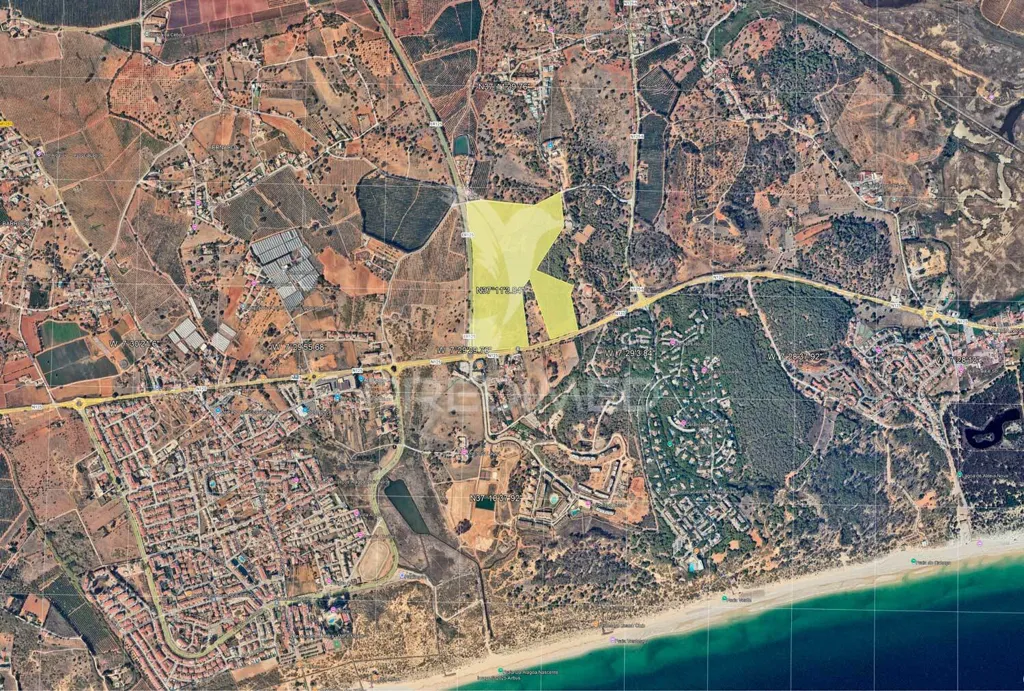 Mixed Use Land with Sea View in Altura