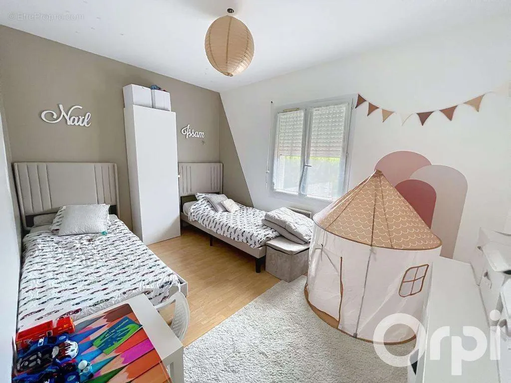 Chambres - Immeuble Mixte avec Atelier et Appartement Loué à Saulx-les-Chartreux