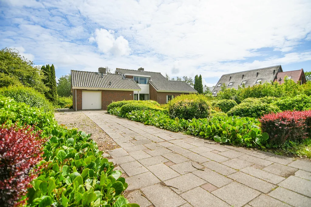 Välivaade - Villa with Garden on Spacious Plot in Hoofddorp