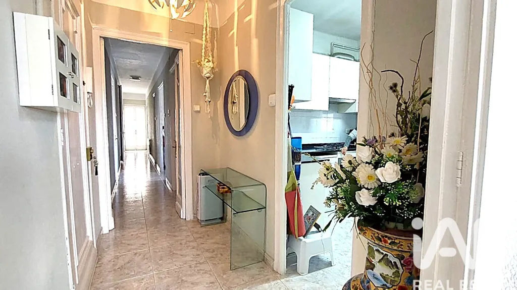 Entrée - Spacious 4-Bedroom Flat with Balcón in Calaf