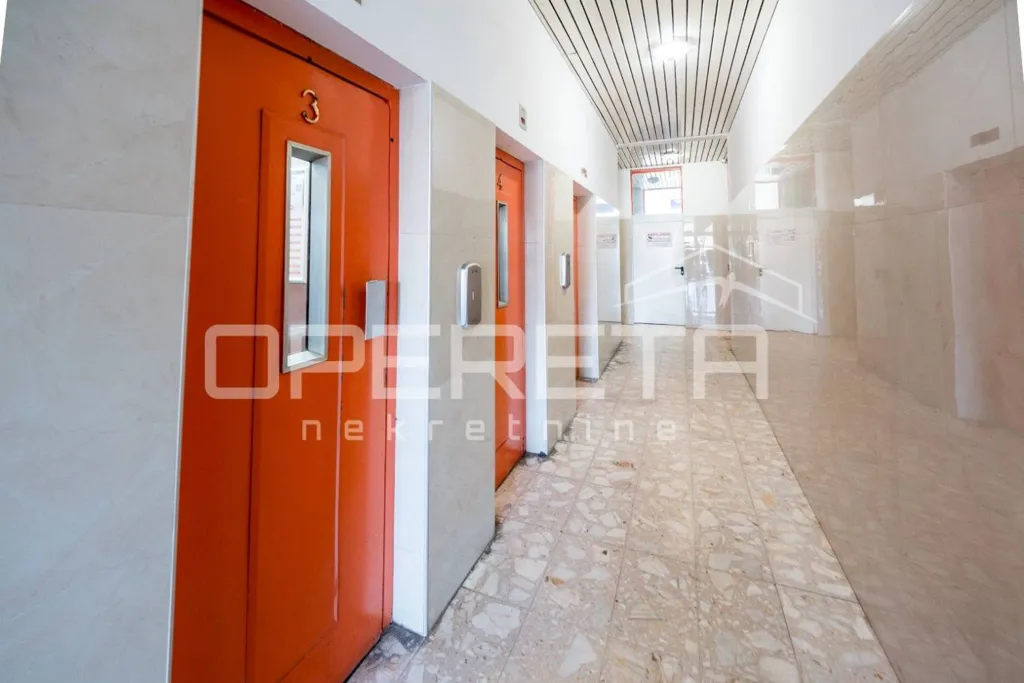 Esik - Three-bedroom Apartment with Central Heating in Zagreb