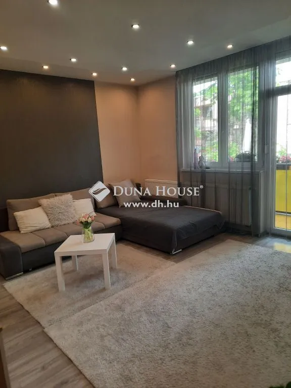 Elutuba - Renovated Apartment with Balcony in Kecskemét
