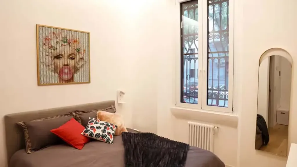 Magamistoad - Modern Studio with Design Elements in Milan