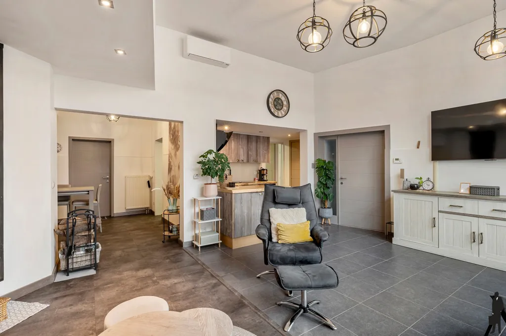 Séjour - Maison Rénovée avec Espace Polyvalent à Mechelen
