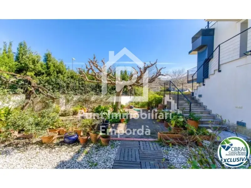 Jardin - Spacious Villa with South Orientation in Llançà