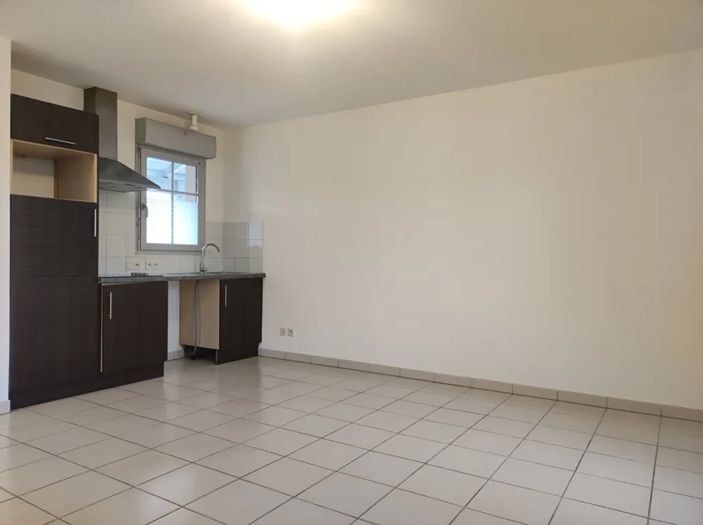 Köök - 3-Bed Flat with Pool in Aureilhan