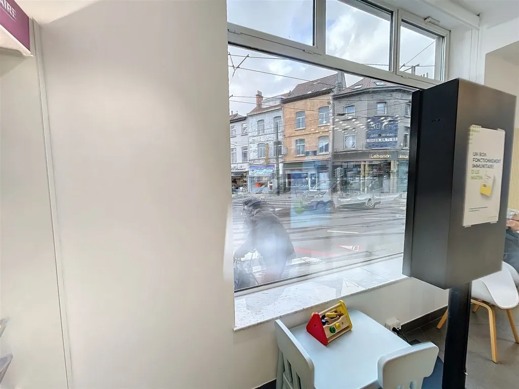 Pièces - Immeuble Mixte avec Commerces à Uccle