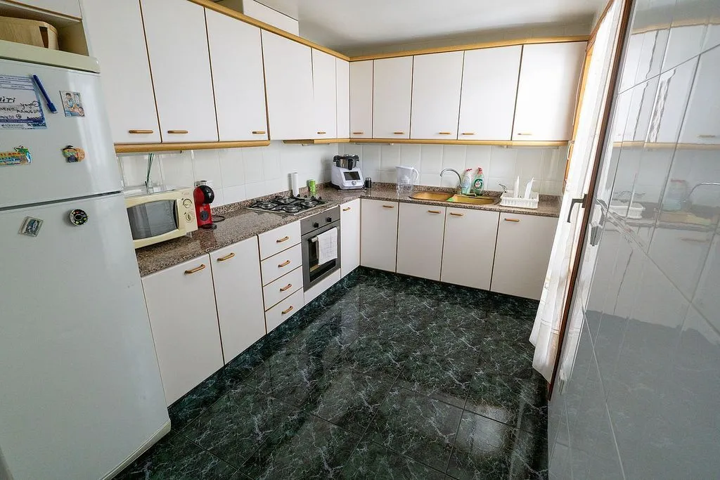 Cuisine - Apartment with Balcony and Park View in Ibi