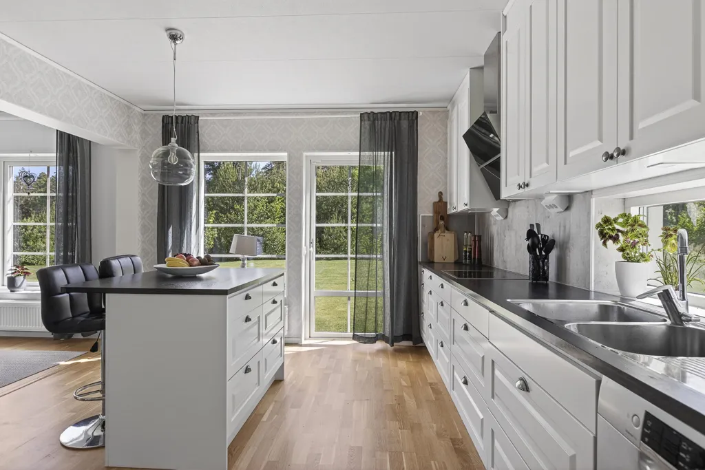 Köök - 5-Bedroom Villa with Double Garage in Saxnäs
